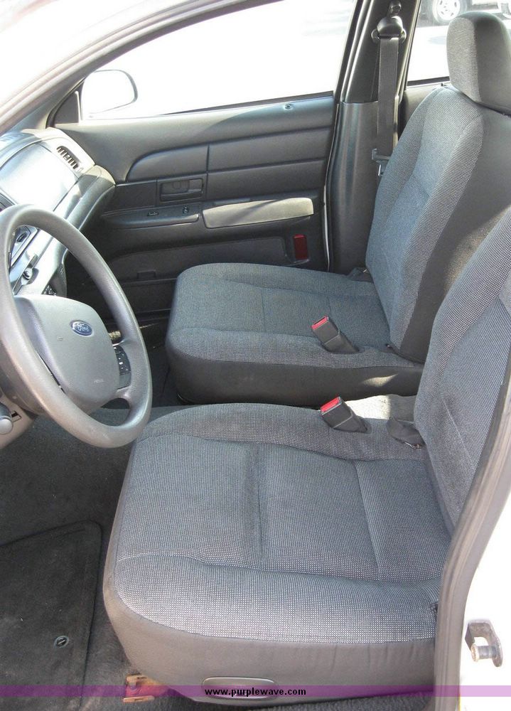 image for item 8158 2005 Ford Crown Victoria Police Interceptor