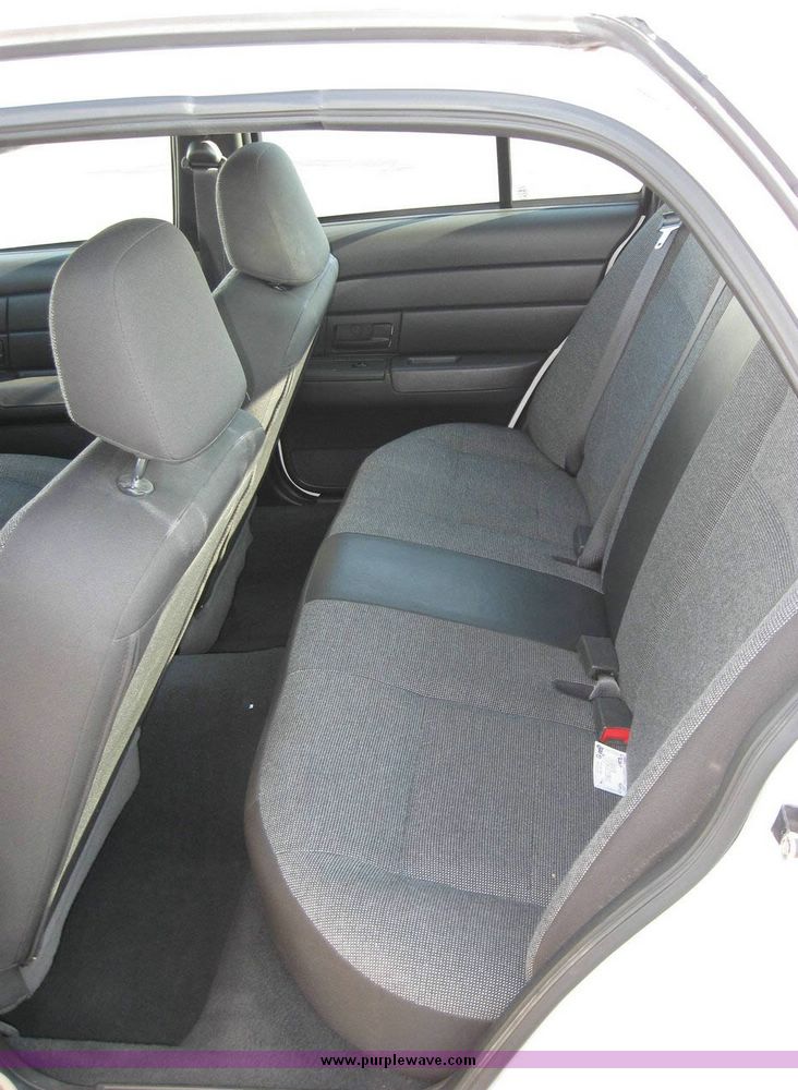 image for item 8158 2005 Ford Crown Victoria Police Interceptor