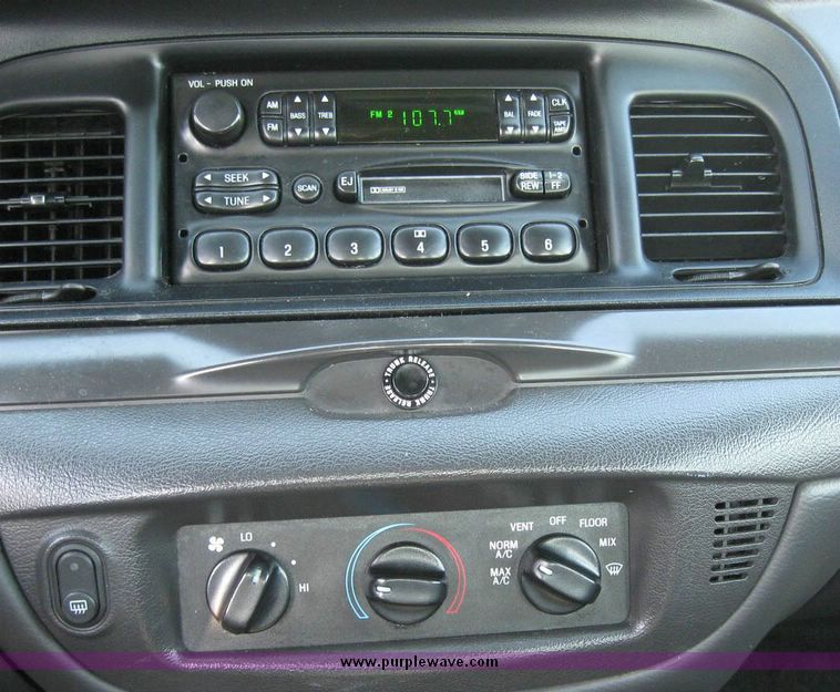 image for item 8158 2005 Ford Crown Victoria Police Interceptor