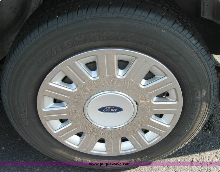 image for item 8158 2005 Ford Crown Victoria Police Interceptor