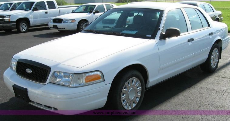 image for item 8159 2005 Ford Crown Victoria Police Interceptor