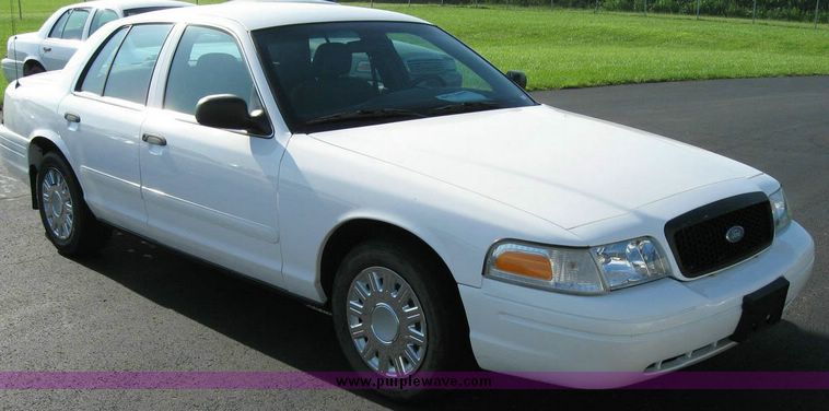 image for item 8159 2005 Ford Crown Victoria Police Interceptor