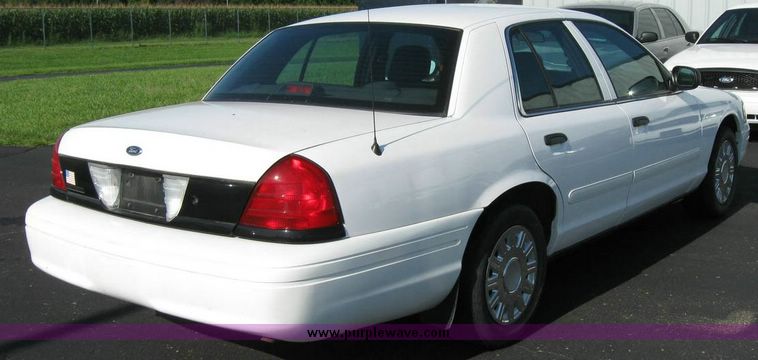 image for item 8159 2005 Ford Crown Victoria Police Interceptor