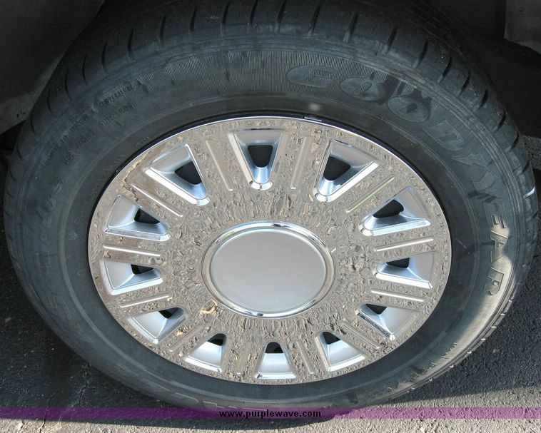 image for item 8159 2005 Ford Crown Victoria Police Interceptor