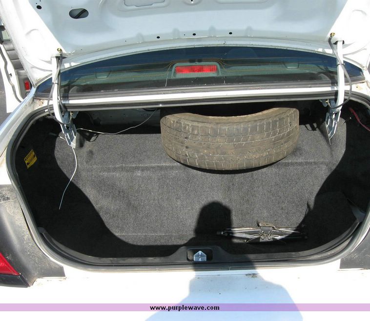 image for item 8159 2005 Ford Crown Victoria Police Interceptor