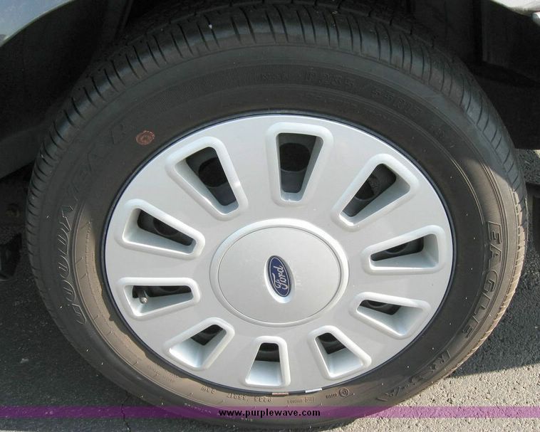 image for item 8160 2007 Ford Crown Victoria Police Interceptor