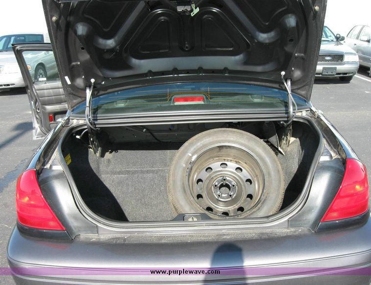 image for item 8160 2007 Ford Crown Victoria Police Interceptor