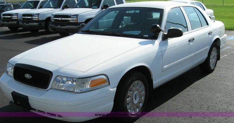 image for item 8161 2004 Ford Crown Victoria Police Interceptor