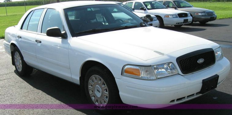 image for item 8161 2004 Ford Crown Victoria Police Interceptor