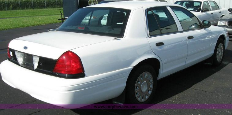 image for item 8161 2004 Ford Crown Victoria Police Interceptor