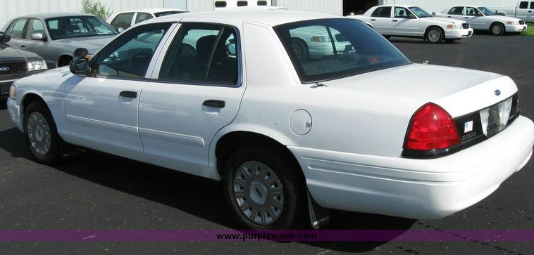 image for item 8161 2004 Ford Crown Victoria Police Interceptor