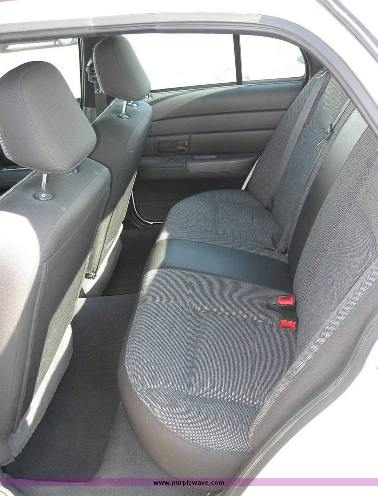 image for item 8161 2004 Ford Crown Victoria Police Interceptor
