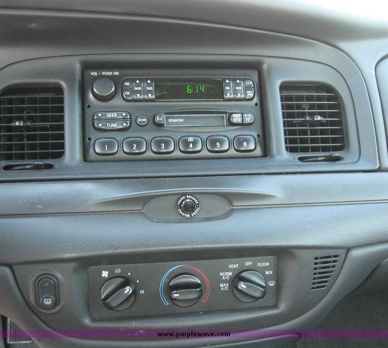 image for item 8161 2004 Ford Crown Victoria Police Interceptor