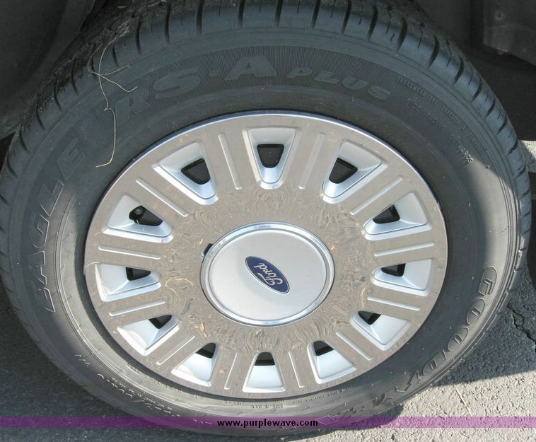 image for item 8161 2004 Ford Crown Victoria Police Interceptor