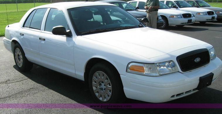 image for item 8162 2005 Ford Crown Victoria Police Interceptor