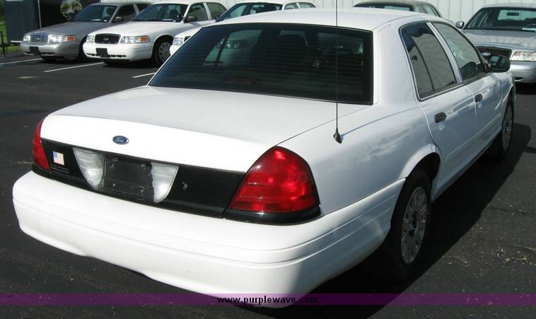 image for item 8162 2005 Ford Crown Victoria Police Interceptor