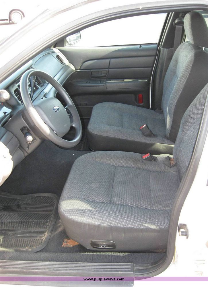 image for item 8162 2005 Ford Crown Victoria Police Interceptor