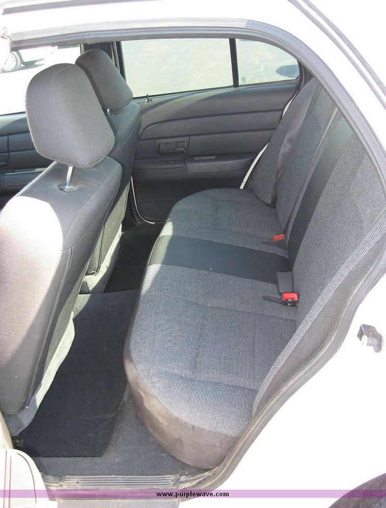 image for item 8162 2005 Ford Crown Victoria Police Interceptor