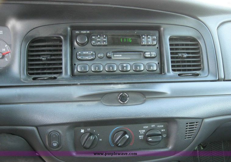 image for item 8162 2005 Ford Crown Victoria Police Interceptor