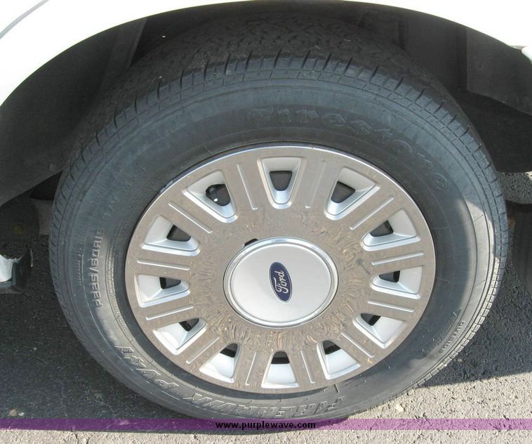 image for item 8162 2005 Ford Crown Victoria Police Interceptor