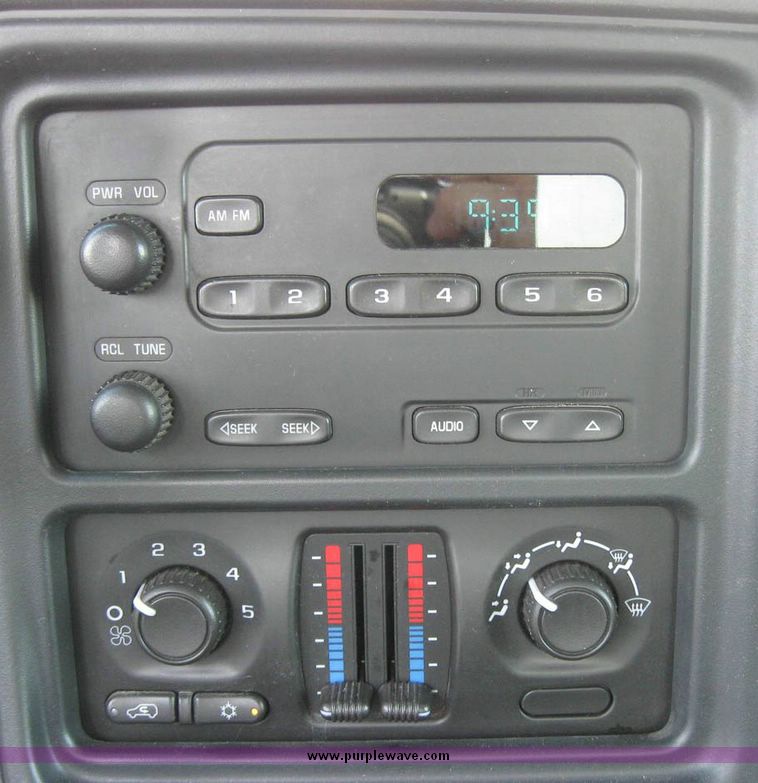 image for item 8163 2004 Chevrolet K1500 Silverado