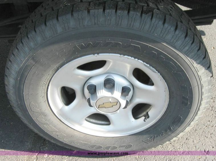 image for item 8163 2004 Chevrolet K1500 Silverado