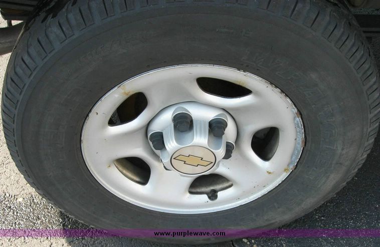 image for item 8163 2004 Chevrolet K1500 Silverado