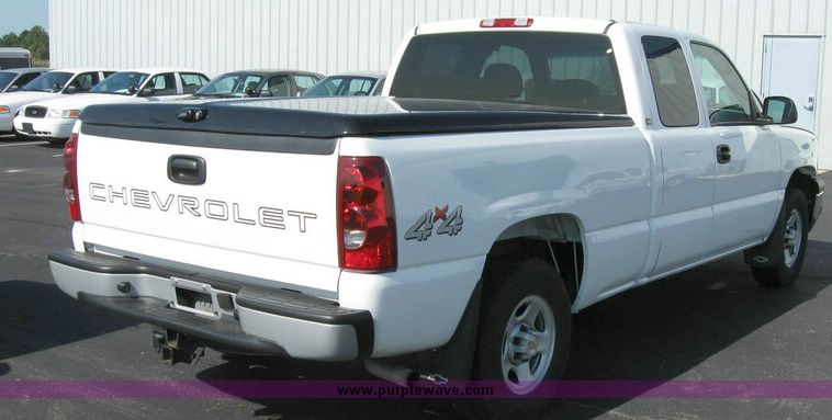 image for item 8165 2003 Chevrolet K1500 Silverado
