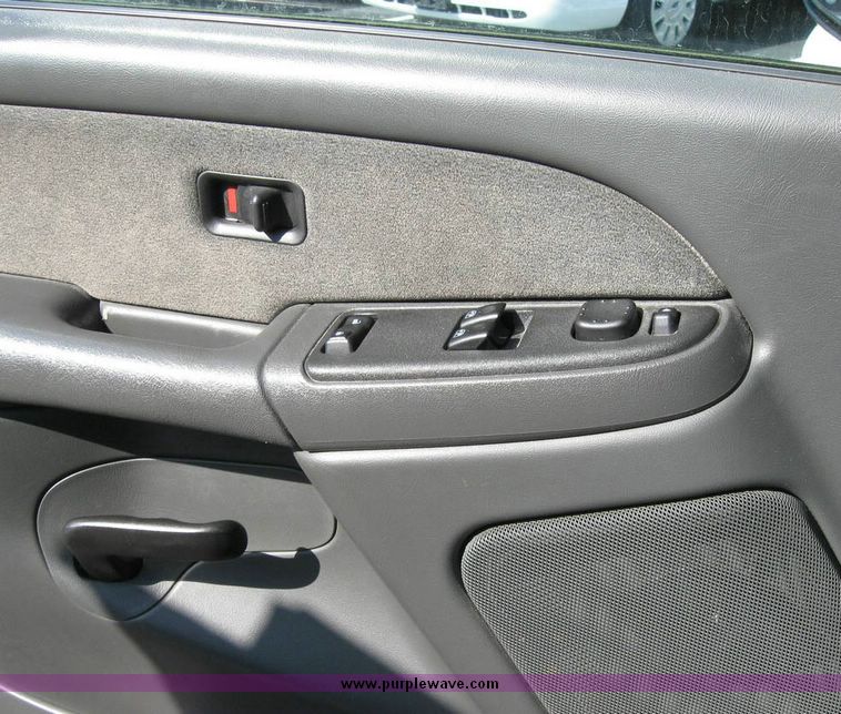 image for item 8165 2003 Chevrolet K1500 Silverado