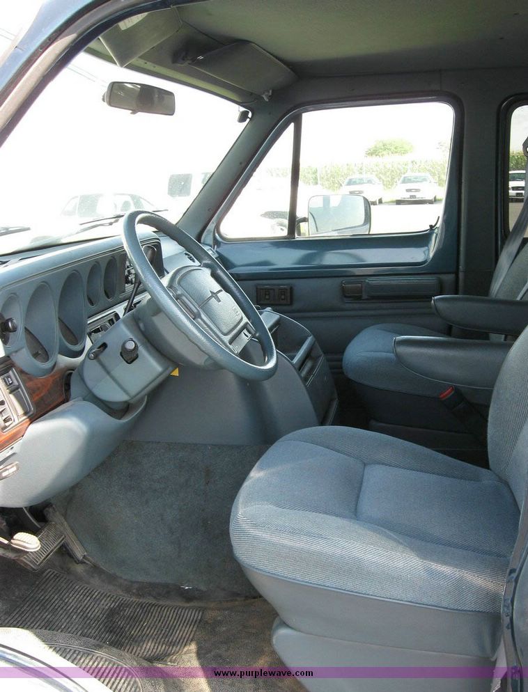 image for item 8167 1997 Dodge Ram Wagon B3500