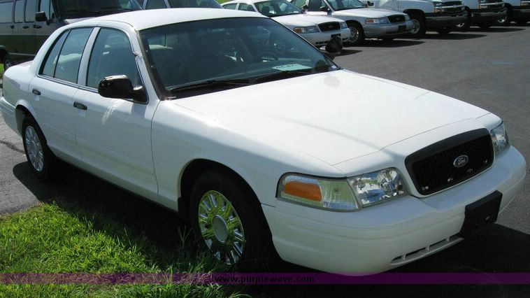 image for item 8168 2004 Ford Crown Victoria Police Interceptor