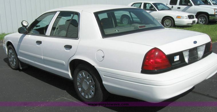 image for item 8168 2004 Ford Crown Victoria Police Interceptor