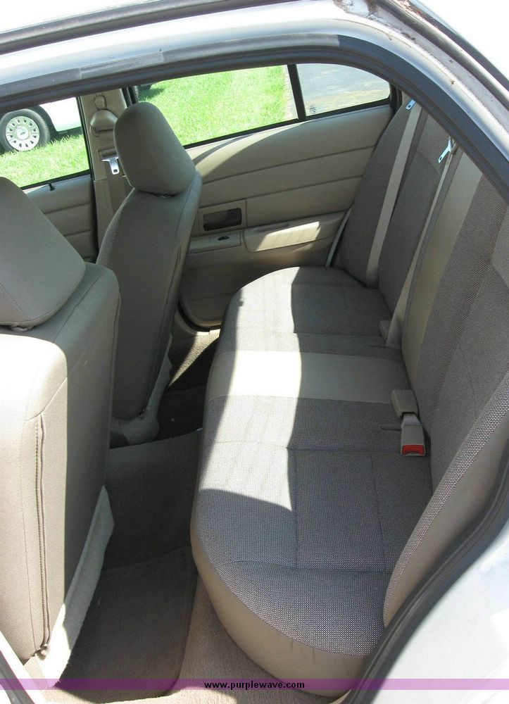 image for item 8168 2004 Ford Crown Victoria Police Interceptor