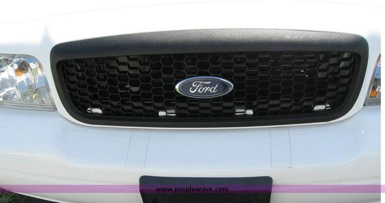 image for item 8168 2004 Ford Crown Victoria Police Interceptor
