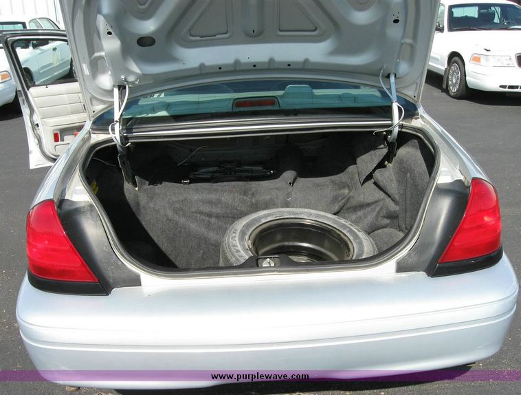 image for item 8169 2003 Ford Crown Victoria Police Interceptor