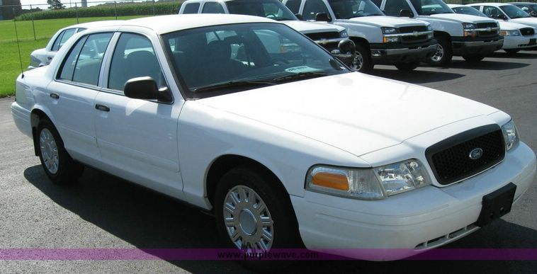 image for item 8170 2005 Ford Crown Victoria Police Interceptor