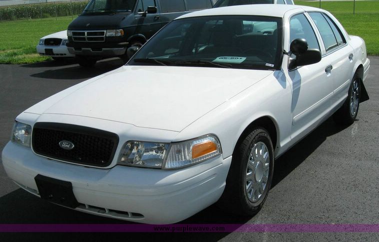 image for item 8170 2005 Ford Crown Victoria Police Interceptor