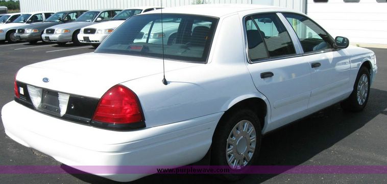 image for item 8170 2005 Ford Crown Victoria Police Interceptor