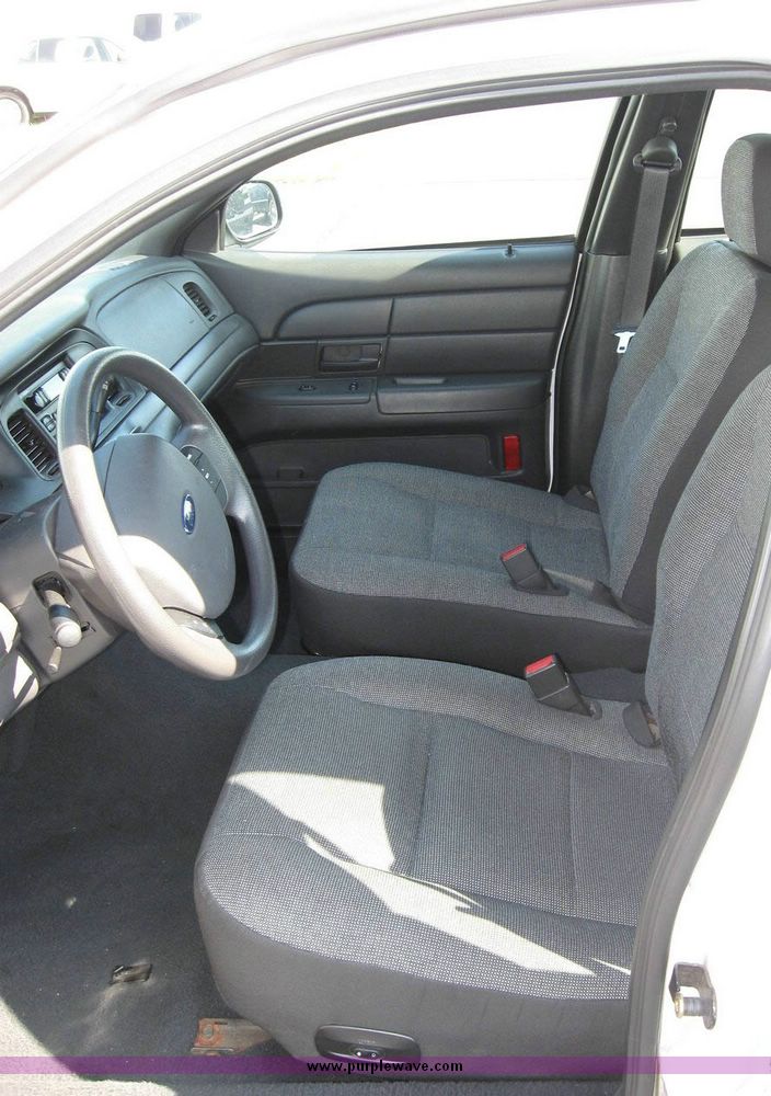 image for item 8170 2005 Ford Crown Victoria Police Interceptor
