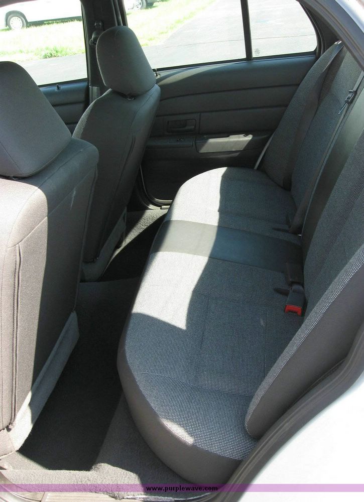 image for item 8170 2005 Ford Crown Victoria Police Interceptor