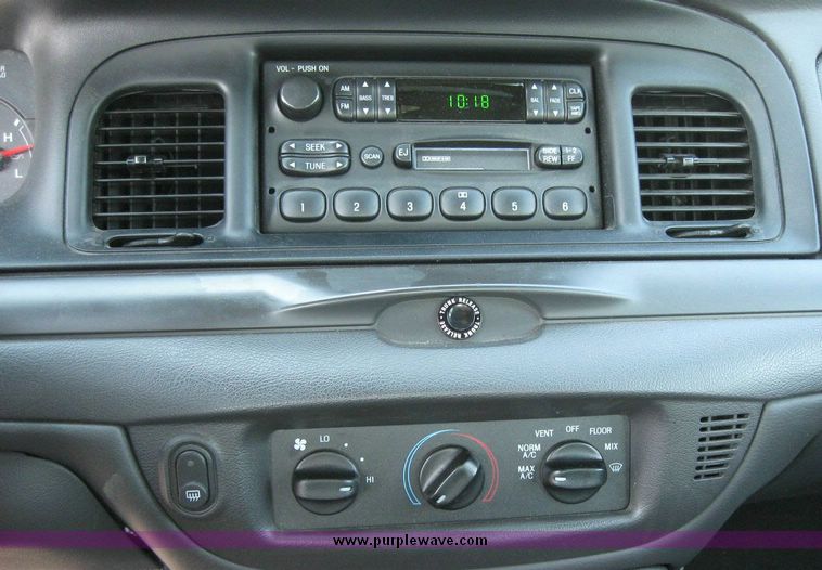 image for item 8170 2005 Ford Crown Victoria Police Interceptor