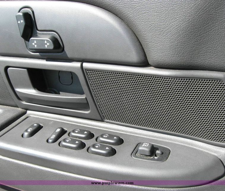 image for item 8170 2005 Ford Crown Victoria Police Interceptor