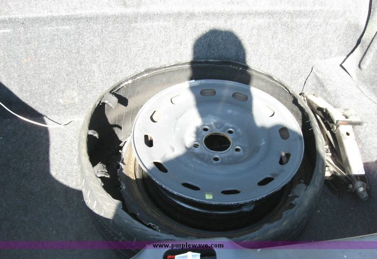 image for item 8170 2005 Ford Crown Victoria Police Interceptor