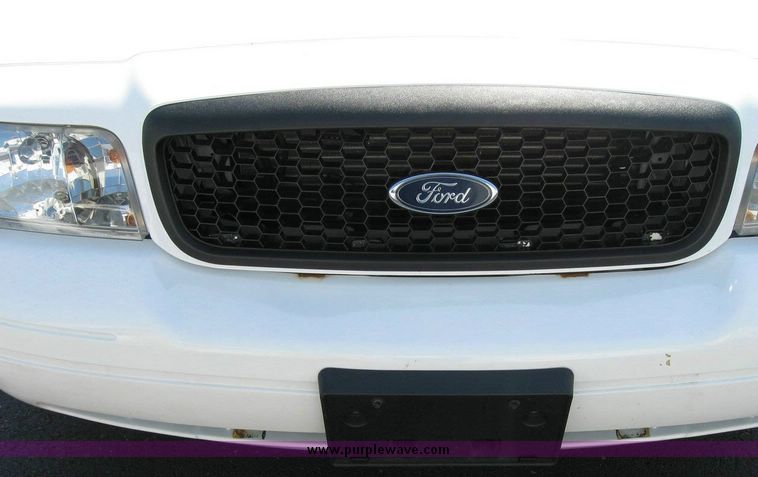 image for item 8170 2005 Ford Crown Victoria Police Interceptor