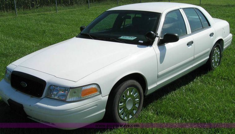 image for item 8171 2005 Ford Crown Victoria Police Interceptor