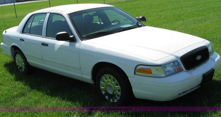 image for item 8171 2005 Ford Crown Victoria Police Interceptor