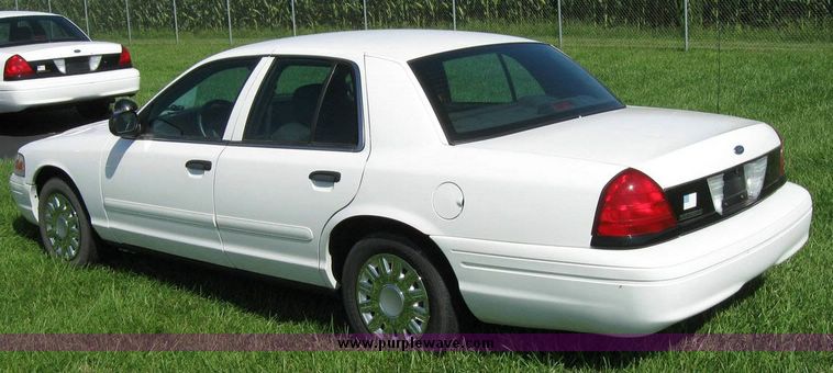 image for item 8171 2005 Ford Crown Victoria Police Interceptor