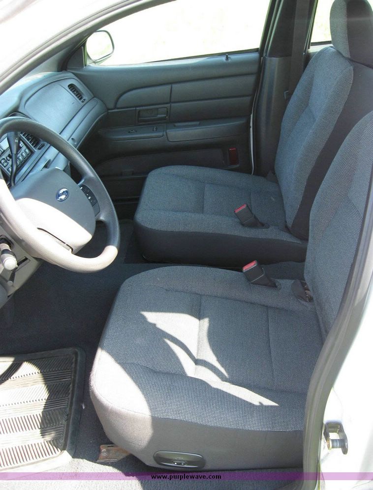 image for item 8171 2005 Ford Crown Victoria Police Interceptor
