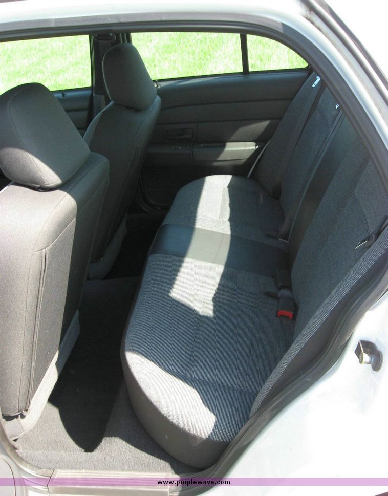 image for item 8171 2005 Ford Crown Victoria Police Interceptor