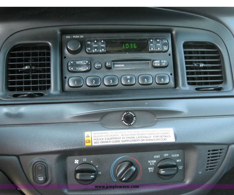 image for item 8171 2005 Ford Crown Victoria Police Interceptor